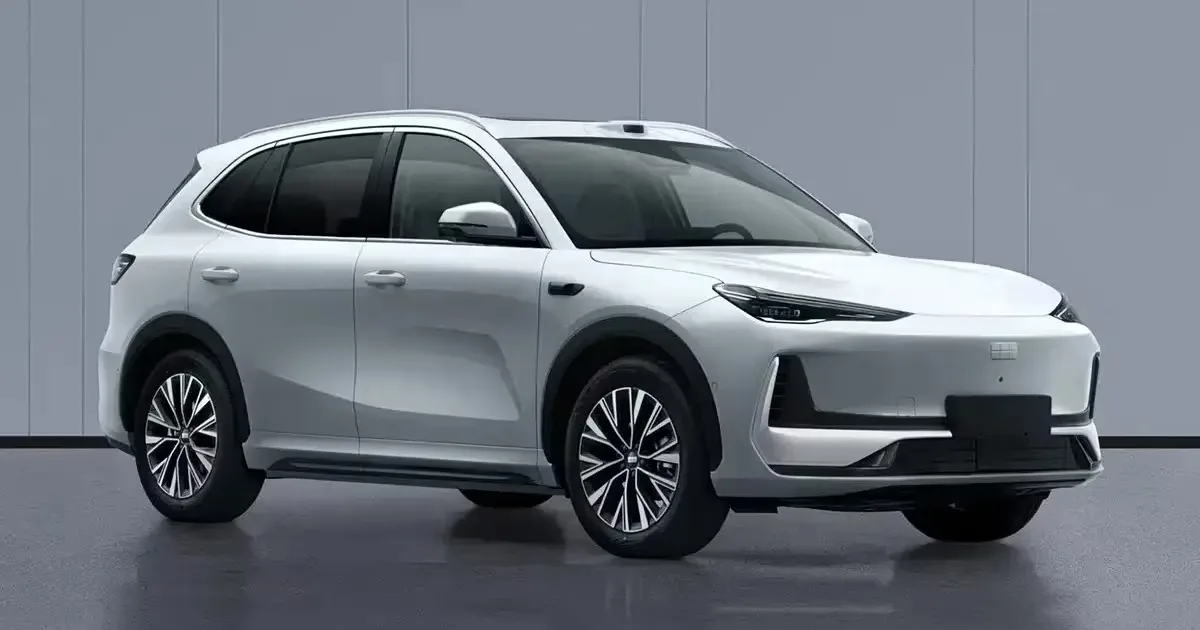 Geely EX5 ganha motor traseiro de 333 cv e mudanças na China