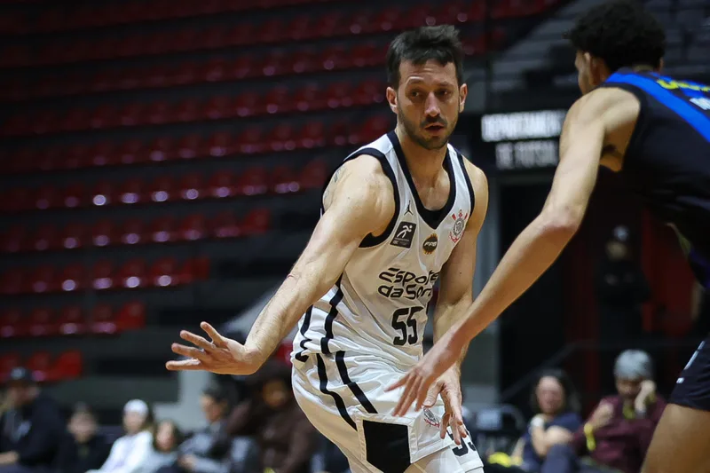 Corinthians perde para o Mogi no fim e deixa o Paulista de Basquete