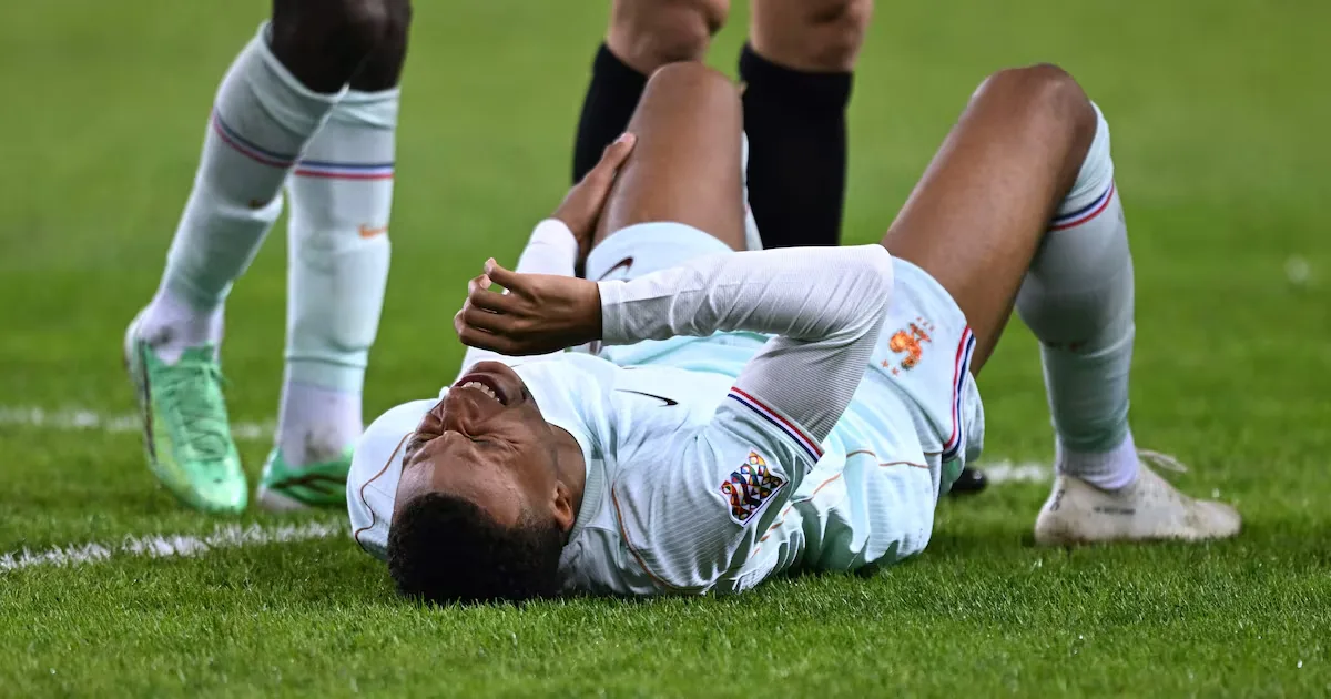 Mbappé tem recuperação estimada após lesão no joelho esquerdo