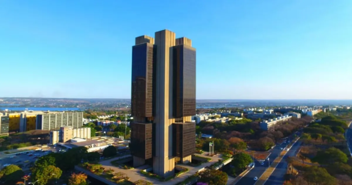 Copom deve reduzir Selic para 13,75% ao ano nesta semana