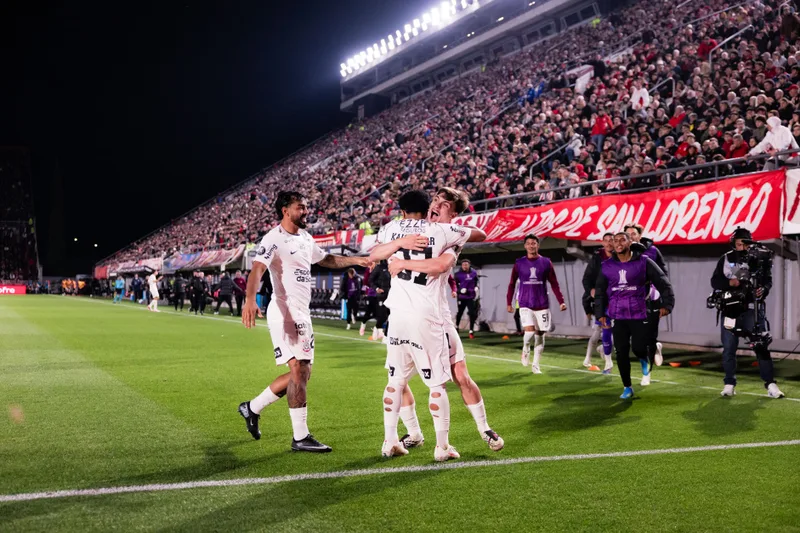 Corinthians encerra jejum de gols fora em mata-matas da Libertadores