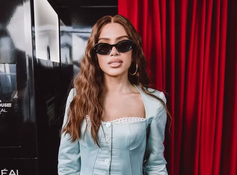 Anitta afirma que prioriza a felicidade e não negocia o respeito